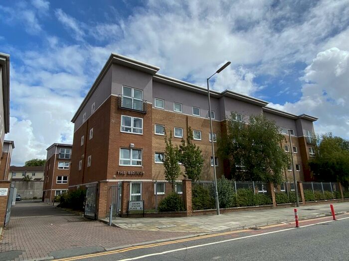 2 Bedroom Flat To Rent In Crown Station Place, Edge Hill, Liverpool, L7