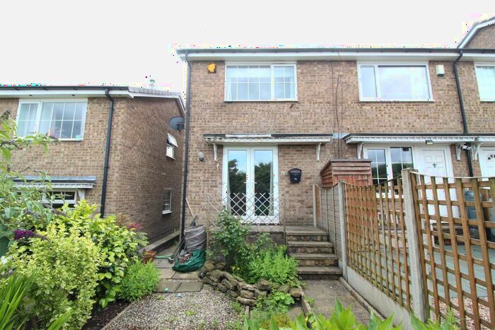 2 Bedroom Town House To Rent In New Park Way, Farsley, Pudsey, LS28