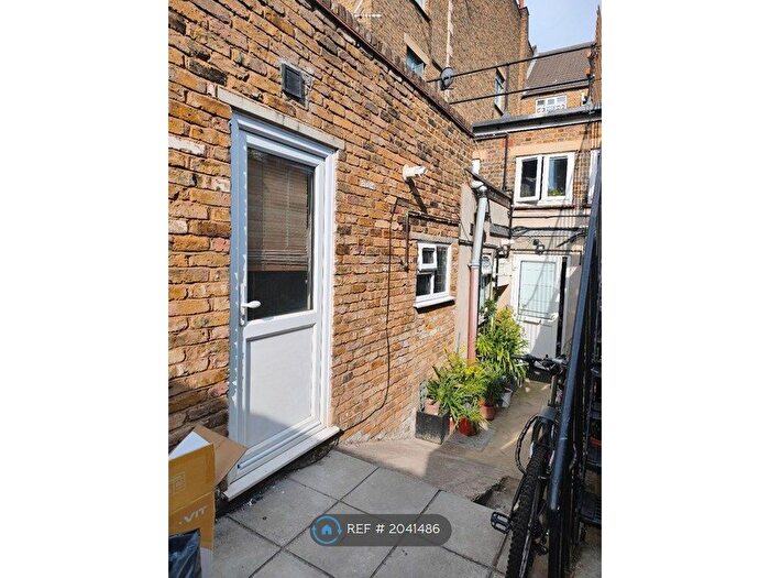 Studio To Rent In Brixton Road, London, SW9