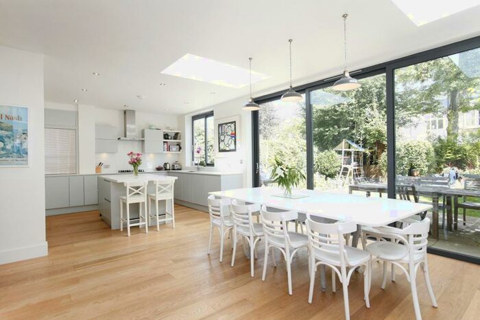 7 Bedroom Semi-Detached House To Rent In Connaught Avenue, SW14