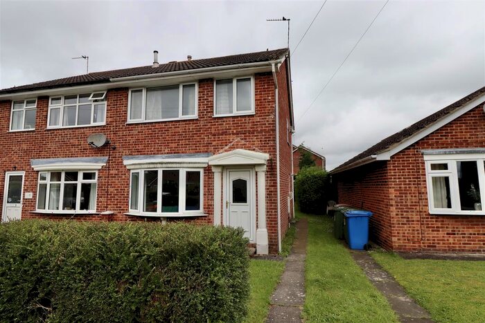 3 Bedroom Semi-Detached House For Sale In Wold Road, Pocklington, York, YO42