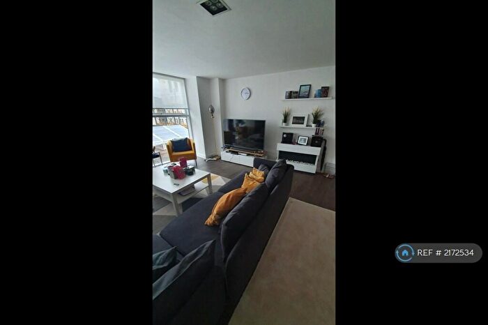 2 Bedroom Flat To Rent In Beetham Plaza, Liverpool, L2