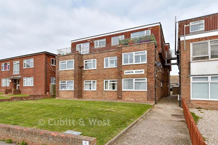 2 Bedroom Flat For Sale In South Coast Road, Peacehaven, East Sussex, BN10