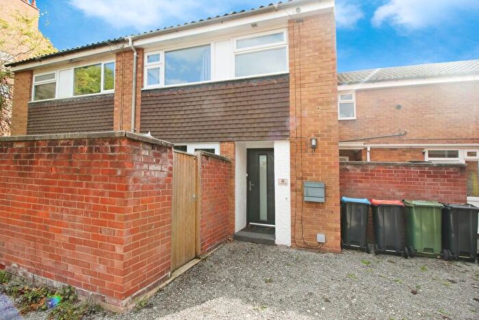 3 Bedroom Terraced House To Rent In Dolphin Court, Chester, CH4