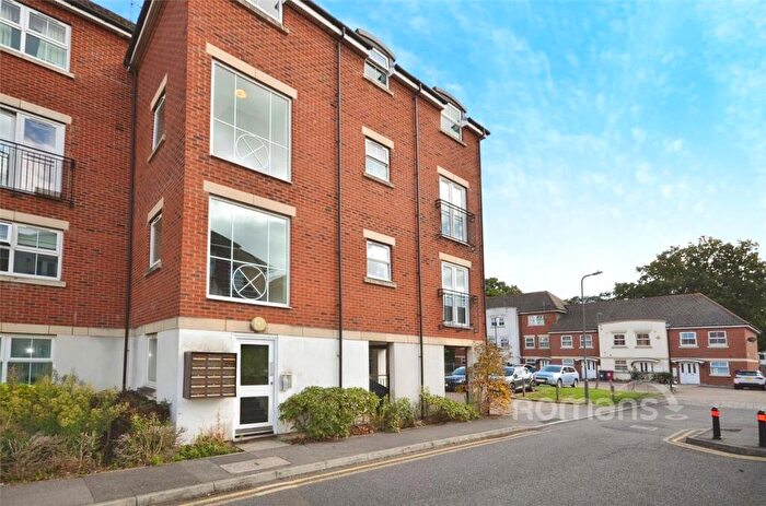 2 Bedroom Flat To Rent In Tobermory Close, Slough, SL3