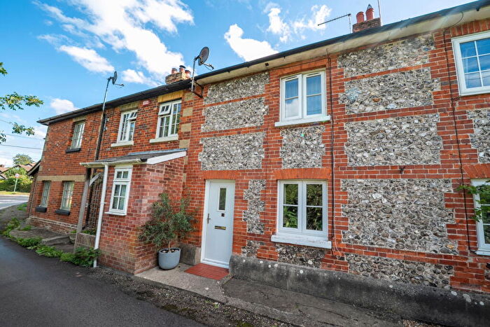 2 Bedroom Cottage For Sale In The Weir, Whitchurch, RG28