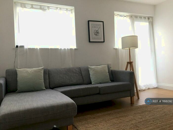 2 Bedroom Flat To Rent In Bracklyn Court, London, N1