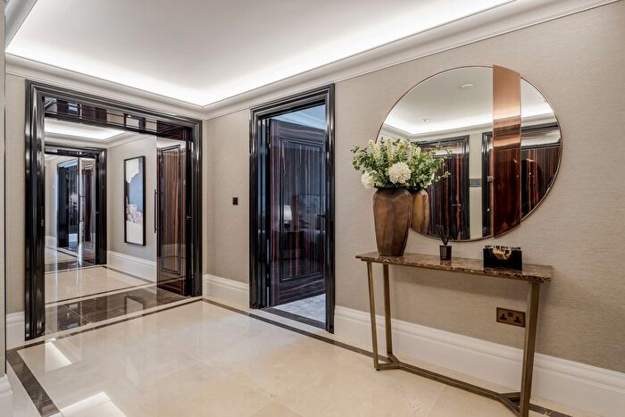 2 Bedroom Flat To Rent In Whitehall Place, London, SW1A