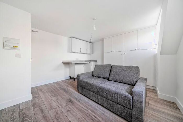 Apartment To Rent In Gilmore Road London, SE13