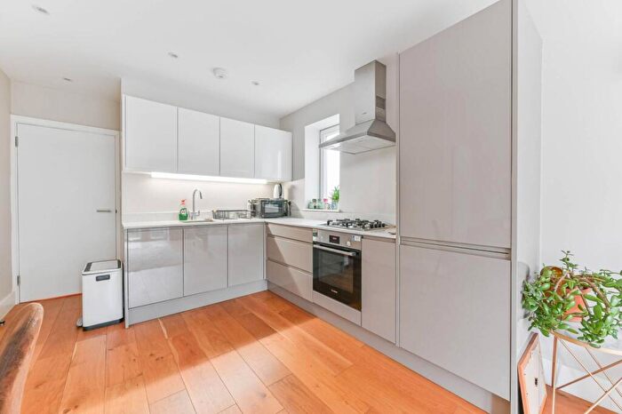 1 Bedroom Flat For Sale In St. James's Park, Croydon, Croydon, CR0