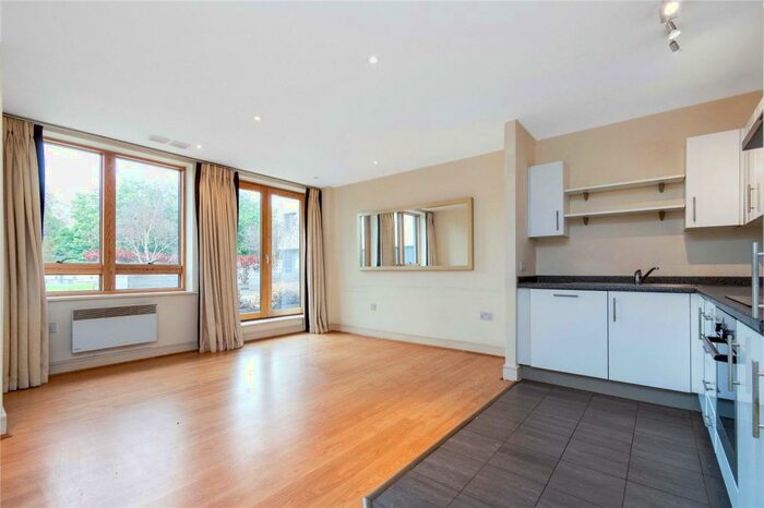 2 Bedroom Apartment To Rent In Albemarle Road, Beckenham, BR3