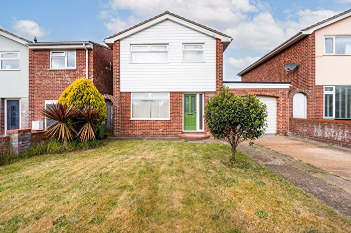 3 Bedroom Detached House For Sale In Cambrian Crescent, Oulton, NR32