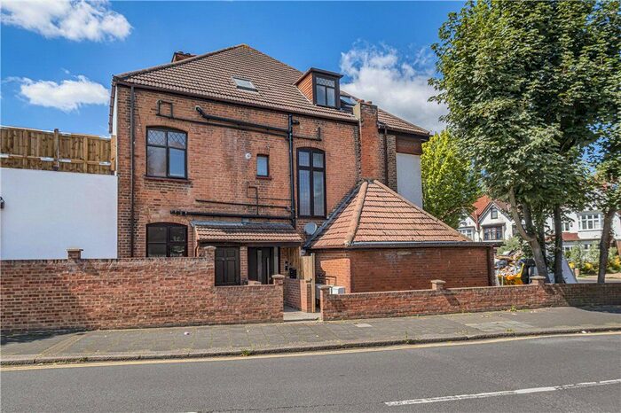 2 Bedroom Flat To Rent In Becmead Avenue, London, SW16