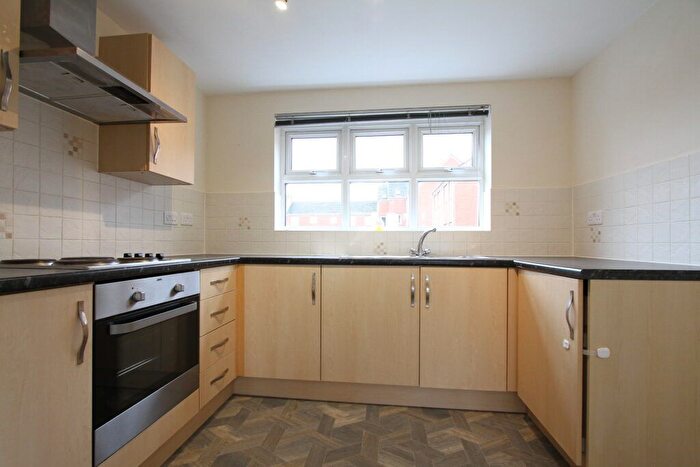 2 Bedroom Flat To Rent In Alma Road, Banbury, Oxon, OX16