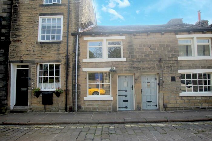 2 Bedroom House To Rent In Old Main Street, Bingley, BD16