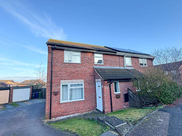 3 Bedroom Semi-Detached House To Rent In Hillcrest, Bar Hill, Cambridge, CB23