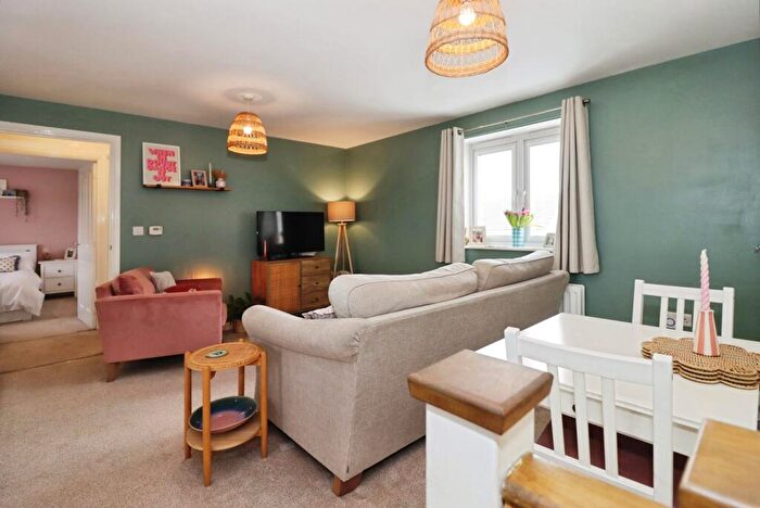 2 Bedroom Flat For Sale In Swithins Lane, Bristol, BS34