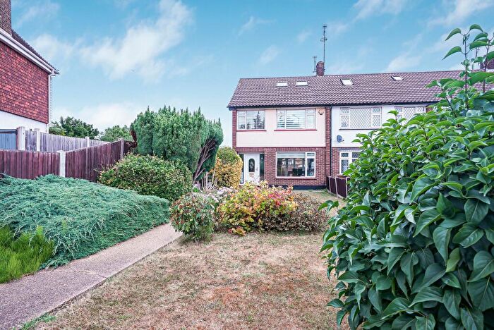4 Bedroom End Of Terrace House For Sale In Prince Avenue, Westcliff-On-Sea, SS0