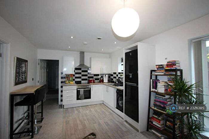 3 Bedroom Flat To Rent In Kensington Street, Whitefield, Manchester, M45