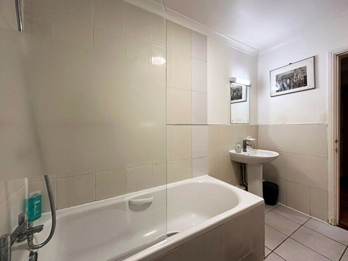 2 Bedroom Flat To Rent In Ensign Street, London, E1