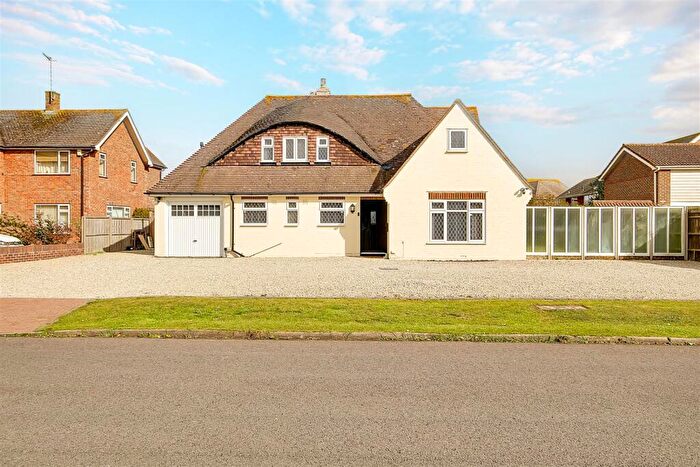 3 Bedroom Detached House For Sale In Golden Avenue, East Preston, BN16