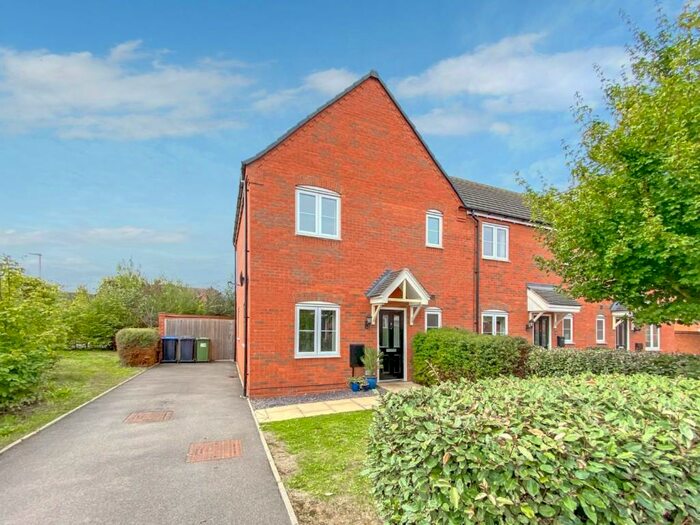 3 Bedroom End Of Terrace House To Rent In Bosworth Avenue, Stratford-upon-Avon, CV37