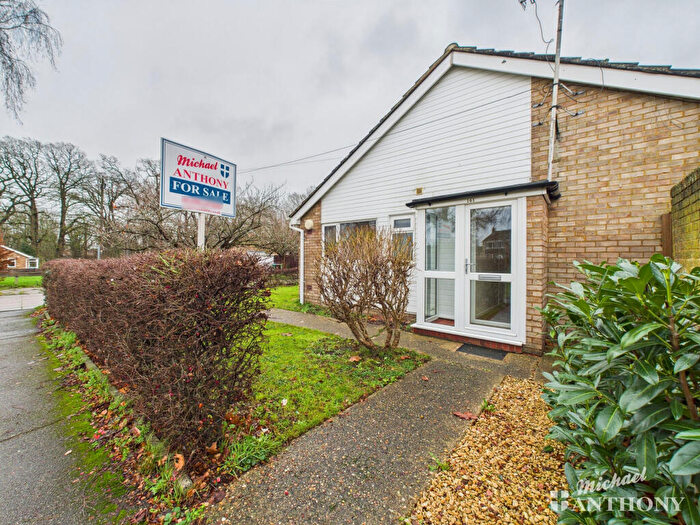 2 Bedroom Bungalow For Sale In Bedgrove, Aylesbury, Buckinghamshire, HP21