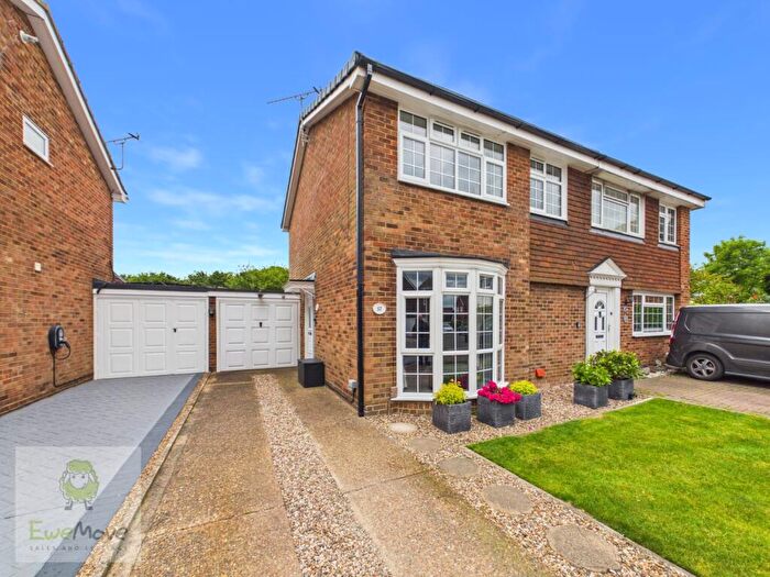 3 Bedroom Semi-Detached House For Sale In St. Johns Way, Borstal, Rochester, ME1