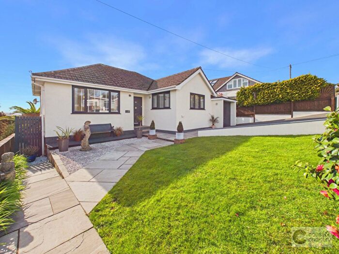 2 Bedroom Bungalow For Sale In Higher Woodway Road, Teignmouth, TQ14