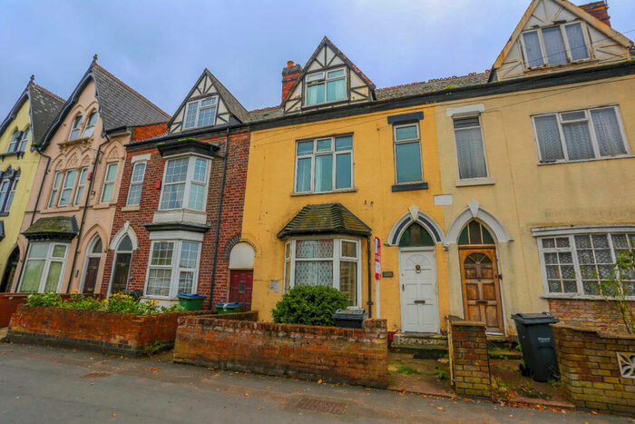 6 Bedroom Terraced House To Rent In Birmingham Road, West Bromwich, B70