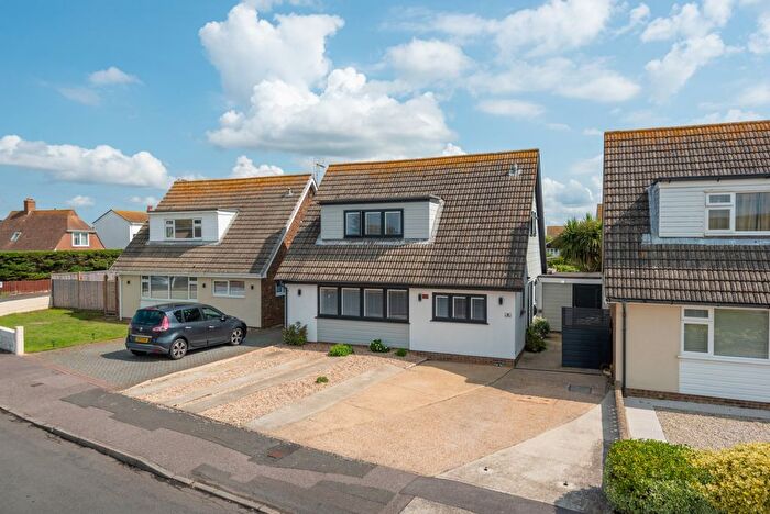 3 Bedroom Detached Bungalow For Sale In Redoubt Way, Dymchurch, Romney Marsh, TN29