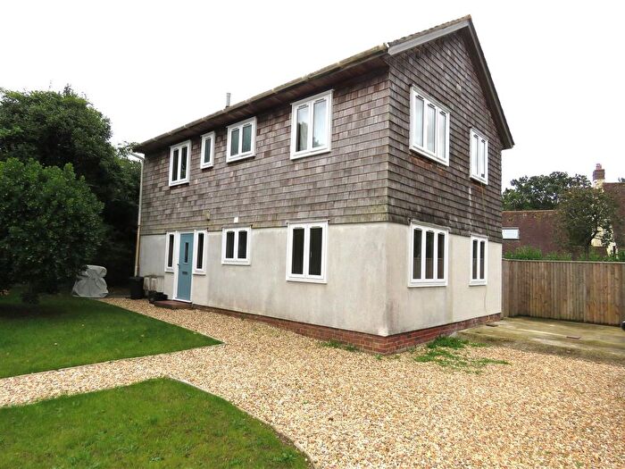 2 Bedroom Flat To Rent In Shorefield Way, Milford On Sea, Lymington, SO41