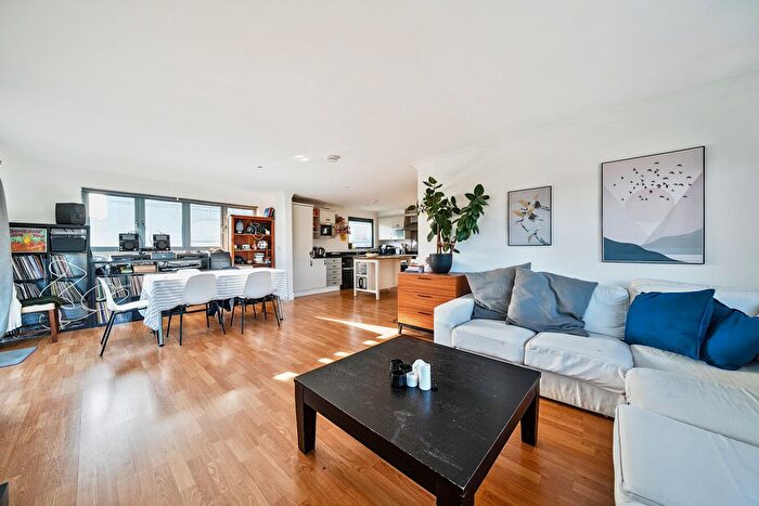 3 Bedroom Flat To Rent In Bell Yard Mews, London, SE1