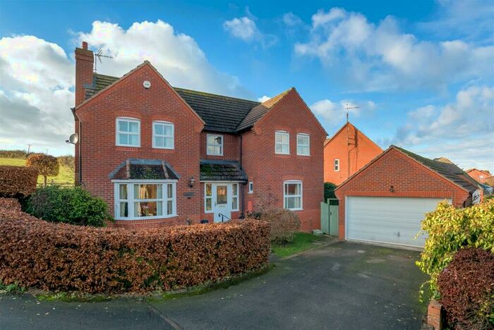 4 Bedroom Detached House For Sale In Hawthorn Way, Shipston-on-Stour, CV36