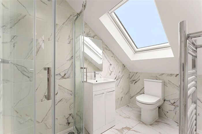 1 Bedroom Flat To Rent In Woodside Close, Surbiton, KT5