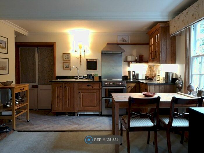 1 Bedroom Maisonette To Rent In The Street, Farnham GU10