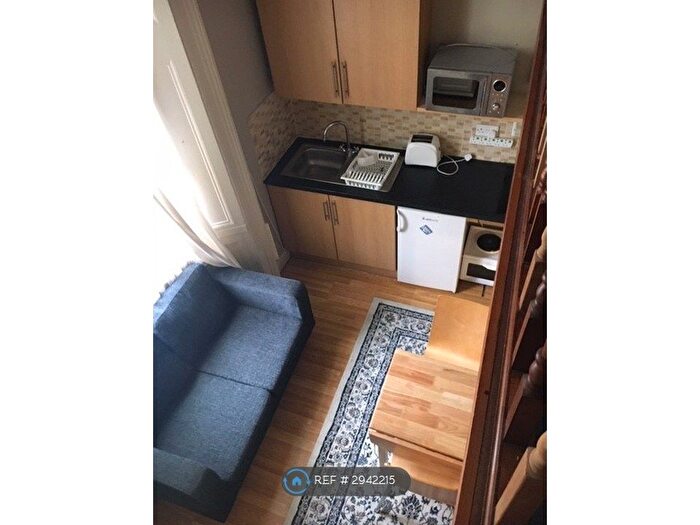 Studio To Rent In Prince's Square, London, W2