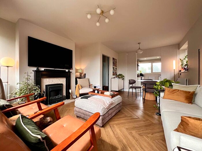 2 Bedroom Flat For Sale In Plaistow Road, London, E15