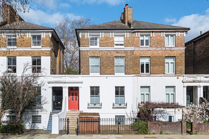 3 Bedroom Semi Detached House For Sale In Richmond Road, Hackney, E8