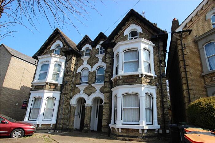 1 Bedroom Flat To Rent In Chaucer Road, Bedford, MK40