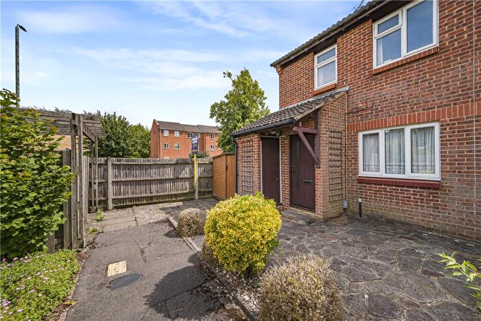 1 Bedroom Flat For Sale In Taylor Close, South Opington, Kent, BR6