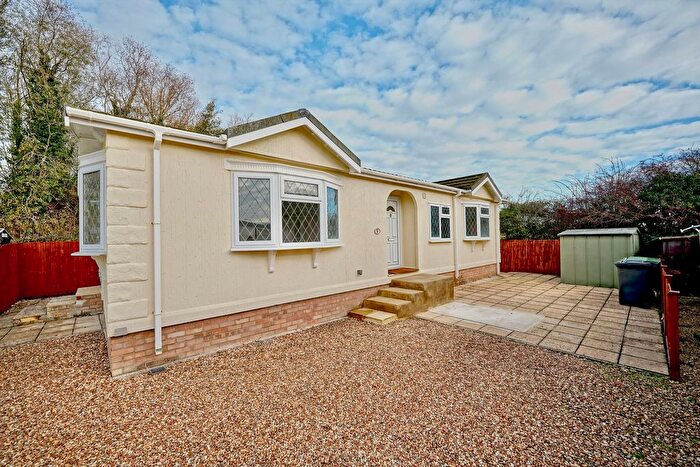 2 Bedroom Park Home For Sale In Lordsway Park Home, Alconbury, Huntingdon, PE28