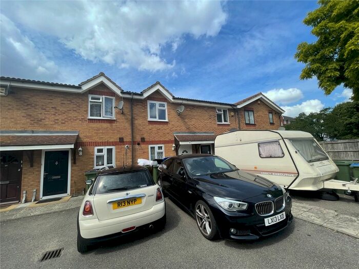 2 Bedroom Town House To Rent In Antelope Road, London, London, SE18