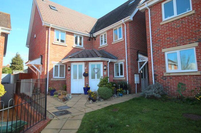 3 Bedroom Mews To Rent In Alms Close, Gloucester, GL3