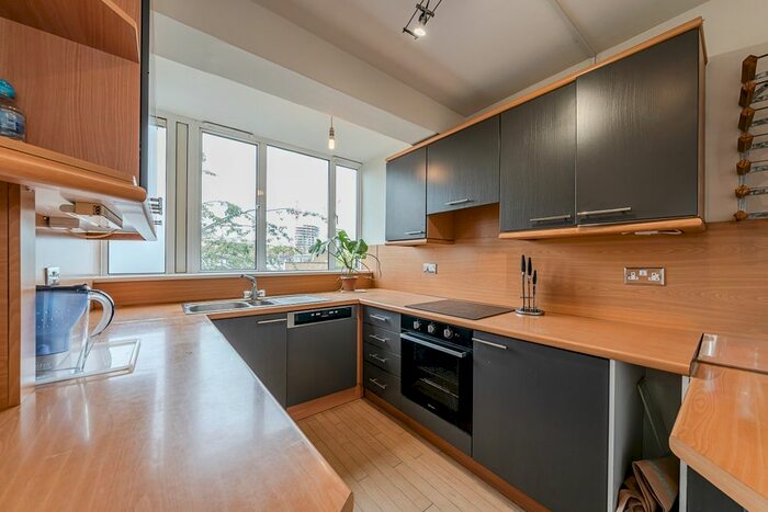 2 Bedroom Flat To Rent In Churchill Gardens, London, SW1V