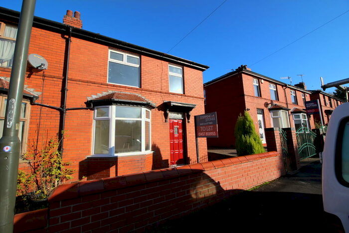 3 Bedroom Semi-Detached House To Rent In Sheffield Road, Glossop, SK13