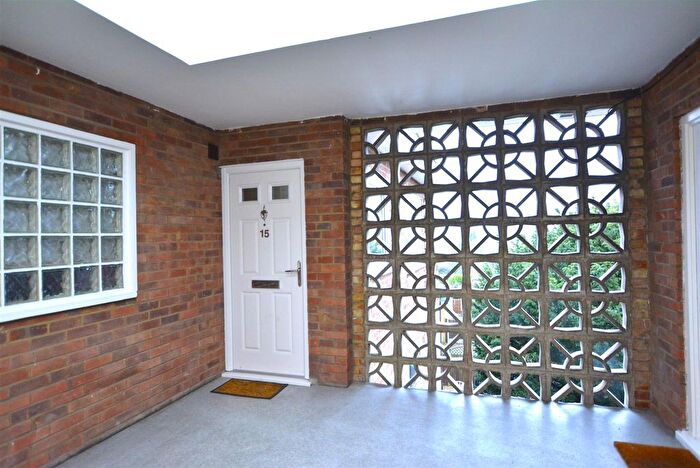 2 Bedroom Flat To Rent In Doddinghurst Road, Brentwood, CM15