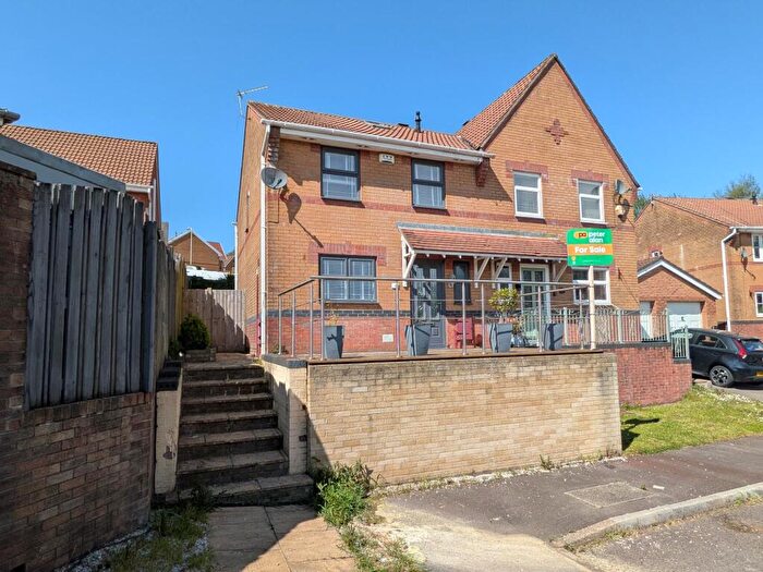 3 Bedroom Semi-Detached House For Sale In Elm Wood Drive, Tonyrefail, Porth, CF39