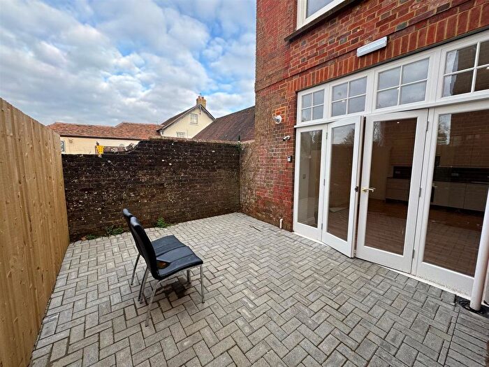 1 Bedroom Flat To Rent In Bishop Lane, Henfield, BN5