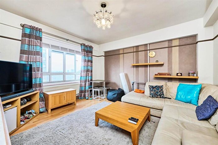 2 Bedroom Flat For Sale In Rawson Street, London, SW11